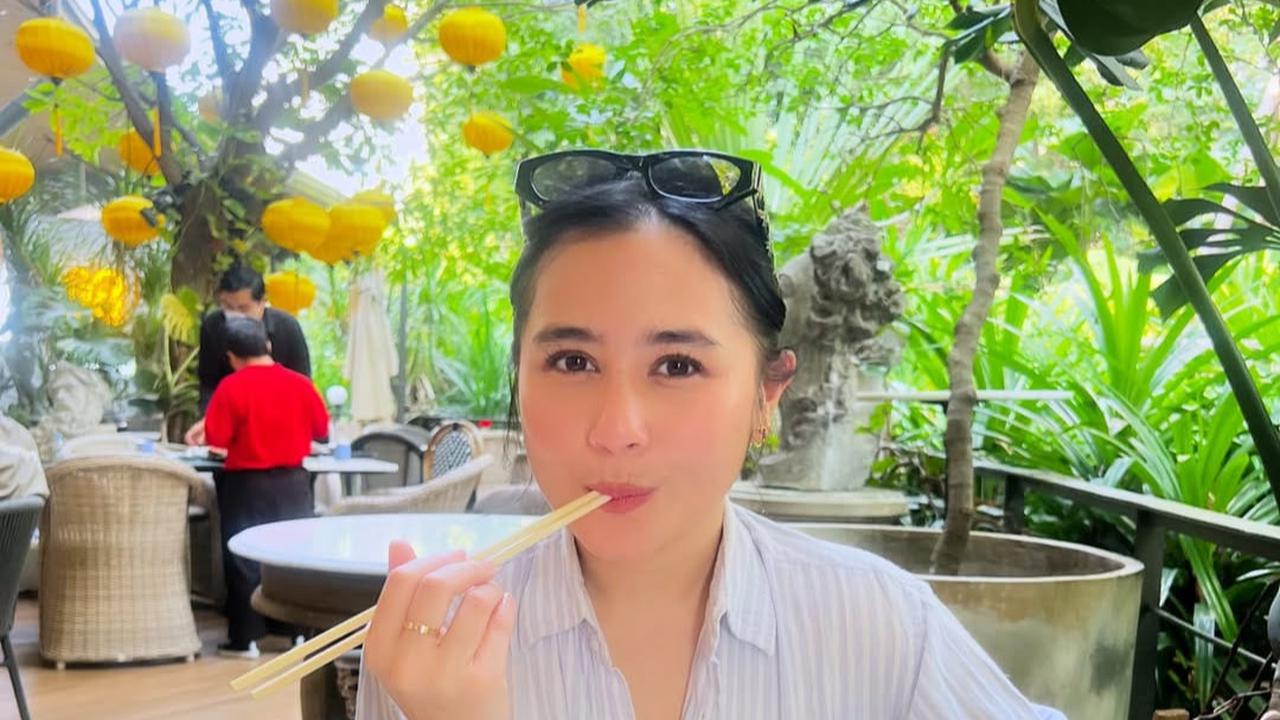 Prilly Latuconsina Lakukan Backpacking 10 Hari Bareng Omara Esteghlal
