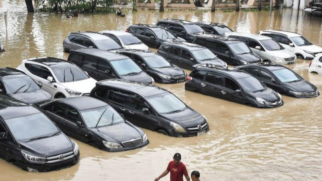 Komponen Mobil Rentan Rusak Akibat Banjir dan Cara Mencegahnya
