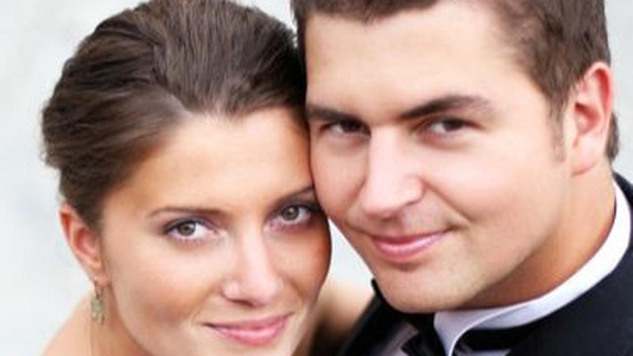 70 Kata-Kata Ucapan Happy Wedding Paling Berkesan & Beri Pesan Mendalam