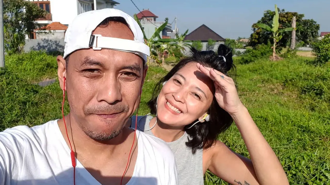 [Fimela] Pongki Barata dengan Sophie Navita