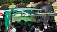 Jenazah Pimpinan Pondok Modern Darussalam Gontor Amal Fathullah Zarkasyi Tiba di Rumah Duka