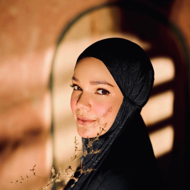 Potret 6 Artis Blasteran yang Putuskan Berhijab, Pesonanya Makin Terpancar