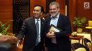 Pimpinan GKSB DPR-Parlemen Francis Effendi Simbolon dan Presiden Grup Persahabatan Francis-Indonesia dari Majelis Nasional Francis Raphael Gerard saat melakukan pertemuan “Friendly Talk”, Jakarta, Rabu (31/10). (Liputan6.com/Johan Tallo)