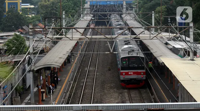 KRL Rangkasbitung Terlambat akibat Kebakaran Lahan