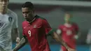 Pemain Timnas Indonesia, Beto Goncalves berusaha mengecoh pemain pemain Korea Selatan U-23 pada laga uji coba di Stadion Pakansari, Bogor, (23/6/2018).  Indonesia U-23 kalah 1-2 dari Korea U-23. (Bola.com/Nick Hanoatubun)