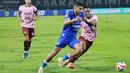 Kemenangan ini membuat Persib mengemas 57 angka dari 24 laga dan makin kokoh di pucuk klasemen sementara BRI Super League, menjauh dari kejaran Borneo FC. Sedangkan Persik berada di peringkat 12 dengan koleksi 29 angka dari 25 pertandingan. (Bola.com/Erwin Snaz)