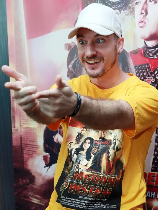 Dalam dunia akting, Jono berperan sebagai Mr X. Film yang ditulis oleh Musfar Yasin itu ia bermain bersama para komika dan artis senior. (Deki Prayoga/Bintang.com)