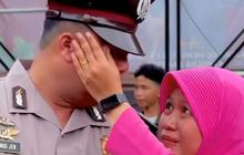 Momen Haru Polisi 'Gemoy' Bersedih Bersama Istri saat Kenaikan Pangkat