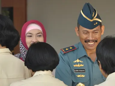 Citizen6, Surabaya: Selururh Personel Kobangdikal mulai prajurit Klasi Dua hingga Laksamana bintang dua berbaur melepas dan saling menggugurkan dosa dengan saling bersalaman. (Pengirim: Penkobangdikal).