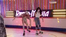 Tidak hanya untuk berfoto, pengunjung juga bisa mencoba berbagai keseruan permainan arcade di Palace Arcade, serta bermain sepatu roda di Rink-O-Mania - lokasi baru yang akan diperkenalkan di musim keempat! (Foto: Netflix)