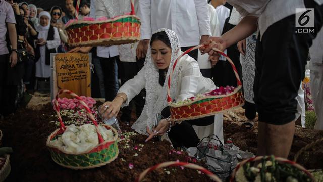 Pemakaman Menantu Hatta Rajasa, Adara Taista
