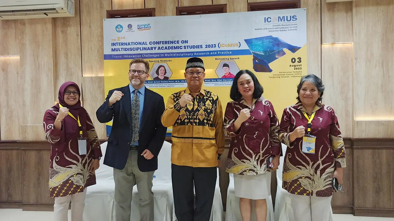 Universitas Terbuka.