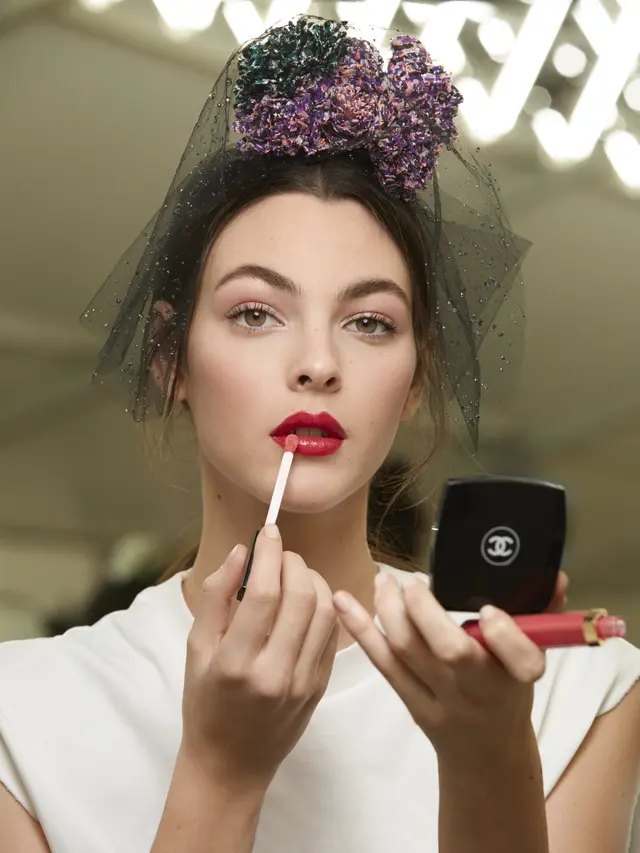 Trik Adaptasi Makeup Runway dari Makeup Artist Chanel