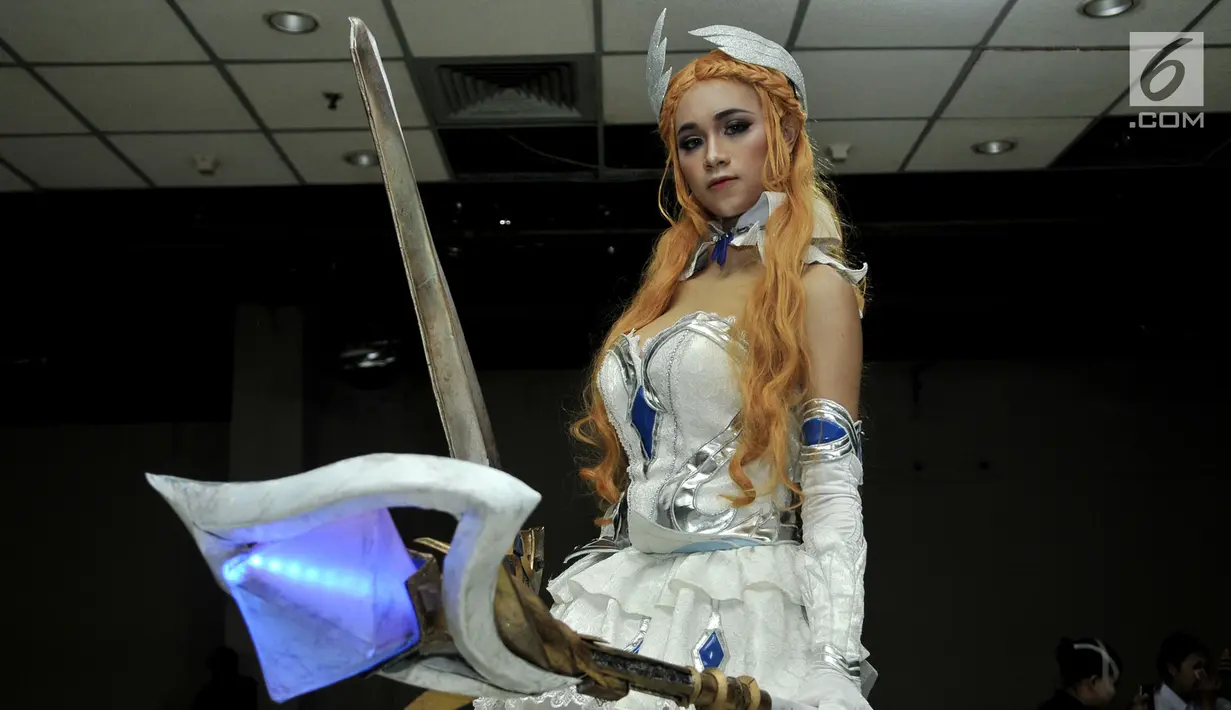 Cosplay berpose saat menghadiri Festival Ennichisai di Blok M Square, Jakarta, Minggu (1/7). Festival Ennichisai ke-9 ini sebagai ajang mempererat hubungan antara Indonesia dan Jepang sekaligu menyemarakkan HUT DKI Jakarta. (Merdeka.com/Iqbal S. Nugroho)