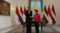 Menlu Retno Marsudi mengatakan, meskipun jarak geografis kedua negara jauh, Indonesia dan Latvia memiliki nilai-nilai dan aspirasi yang sama untuk memastikan perdamaian dan stabilitas global (Dok. Liputan6.com/Teddy Tri Setio Berty).