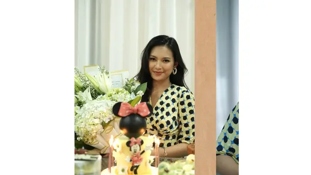 Gaya Indah Permatasari Pakai Baju Thrift 35 Ribu