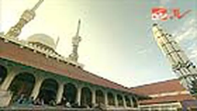 Tiga Budaya dalam Satu Masjid