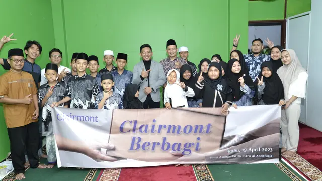 Clairmont dengan mengadakan buka puasa bersama anak yatim