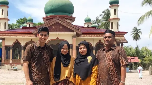 Potret Teuku Ryan dan keluarga (Sumber: Instagram/teukuryantr)
