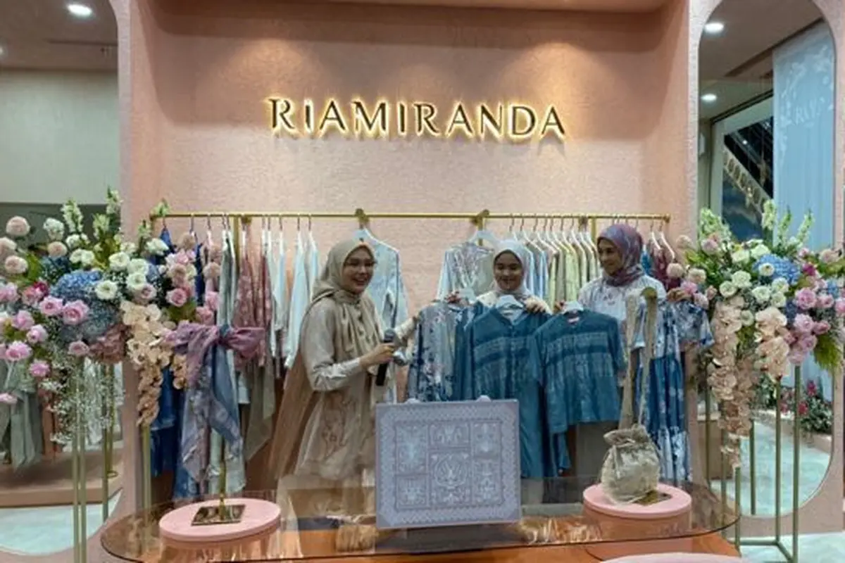 Ria Miranda Resmikan Butik di TSM Cibubur