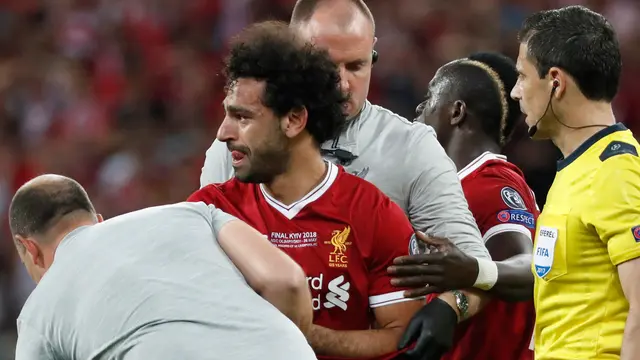 Cedera, Mohamed Salah Menangis Tak Bisa Lanjutkan Pertandingan