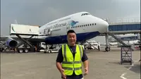 AvGeek terkenal Sam Chui Kai-Sing yang kerap mengangkat konten industry aviasi membagikan pengalamannya menikmati layanan penerbangan haji yang dilakukan oleh Garuda Indonesia (dok: humas)