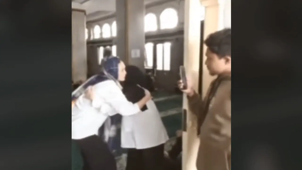 Luna  Maya dan Prilly Latuconsina