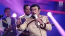 Penampilan Rhoma Irama dan Soneta Grup saat membuka HUT Indosiar ke-23 di Jakarta Convention Center (JCC), Kamis (11/1). Rhoma membawakan dua lagu India di Konser Raya 23 Tahun Indosiar Luar Biasa. (Liputan6.com/Helmi Fithriansyah)