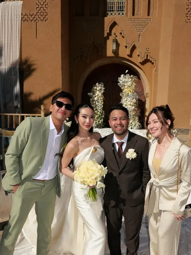 9 Potret Artis Jadi Bridesmaid & Groomsmen Pernikahan Ranggaz Laksmana di Maroko