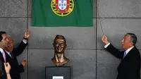 Bandara di Portugal ganti nama dan pajang patung Cristiano Ronaldo sebagai penghormatan untuknya. (Via: boredpanda.com)
