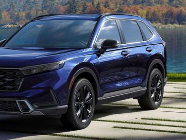 Bentuk keseluruhan CR-V berubah drastis. Honda terlihat merubah bahasa desainnya di hampir seluruh model terbarunya. Desain facia 'Solid Wing Face' sudah ditinggalkan dan digantikan dengan grill hexagonal dengan kelir hitam glossy. Bumper depan pun diberikan aksen yang menambah kesan gagah dan sporty. Lampu depan kian menyipit dengan mengadopsi teknologi full LED. (Source: paultan.org)