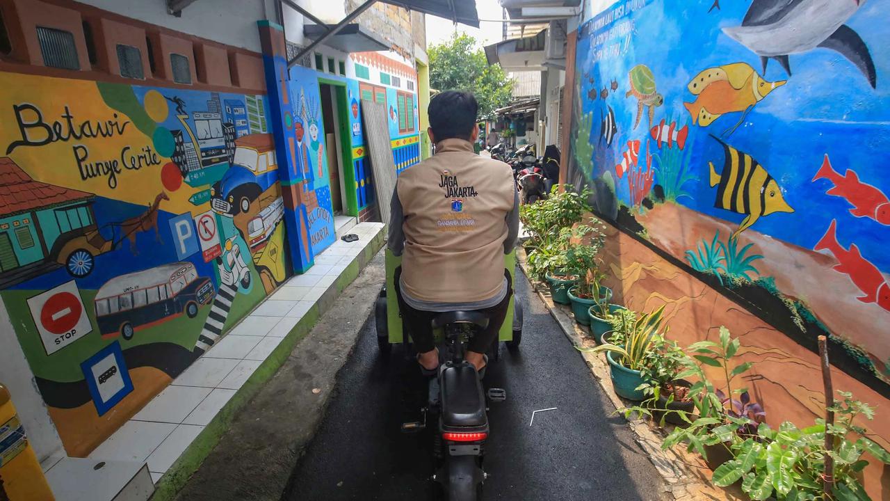 FOTO: Gerobak Listrik KomLing Permudah Pengelolaan Sampah Organik Warga