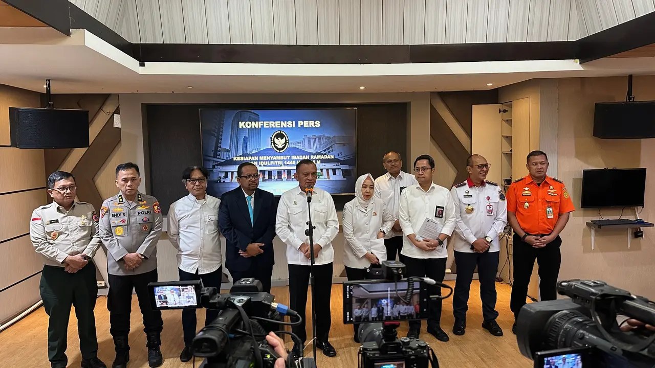 Wakil Menteri Koordinator Bidang Politik dan Keamanan (Wamenko Polkam) Lodewijk F Paulus memimpin rapat tingkat kementerian terkait persiapan ibadah Ramadan dan Idul Fitri 2025.