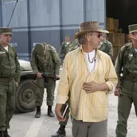 Sutradara Steven Spielberg bersama aktor Harrison Ford di film Indiana Jones.