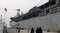 Kapal USS Frank Cable di pelabuhan Tanjung Priok, Jakarta Utara, Jumat (22/7/2022). Dok: Tommy Kurnia/Liputan6.com