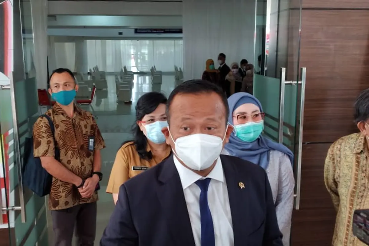 Menteri Kelautan dan Perikanan Edhy Prabowo saat diwawancarai di kampus Unsrat Manado, Selasa (20/10/2020).