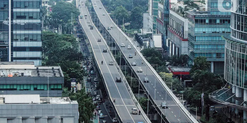 Berbahaya!, Pengendara Motor Masih Nekat Lewat JLNT Casablanca