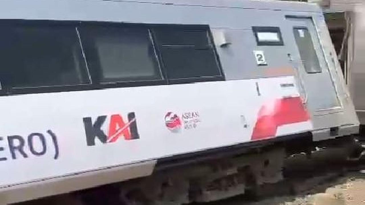Untuk saat ini, jalur tersebut belum dapat dilalui perjalanan KA dan akan berdampak pada keterlambatan KA-KA lain yang melewati jalur tersebut.