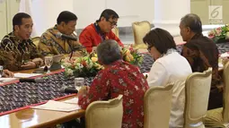 Presiden Joko Widodo didampingi Menko Polhukam, Wiranto dan Menkumham Yasonna Hamonangan Laoly saat melakukan pertemuan dengan pimpinan KPK di Istana Bogor, Jawa Barat, Rabu (4/7). (Liputan6.com/Angga Yuniar)