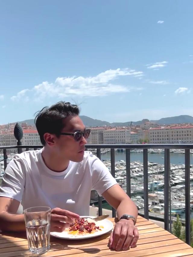 Afgan Liburan di Perancis