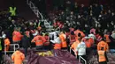 Keributan melibatkan suporter West Ham United dan Manchester City dalam laga Liga Inggris di Stadion Upton Park, (23/1/16). (Action Images via Reuters/Tony O'Brien)
