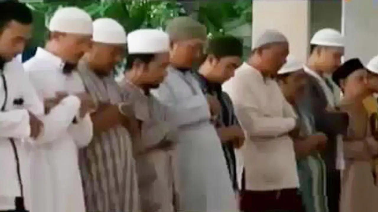 VIDEO: Umat Islam Bali Gelar Salat Gerhana Saat Nyepi