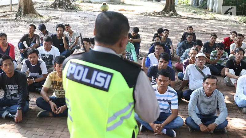 Puluhan Pak Ogah Latihan jadi Pengatur Lalu Lintas