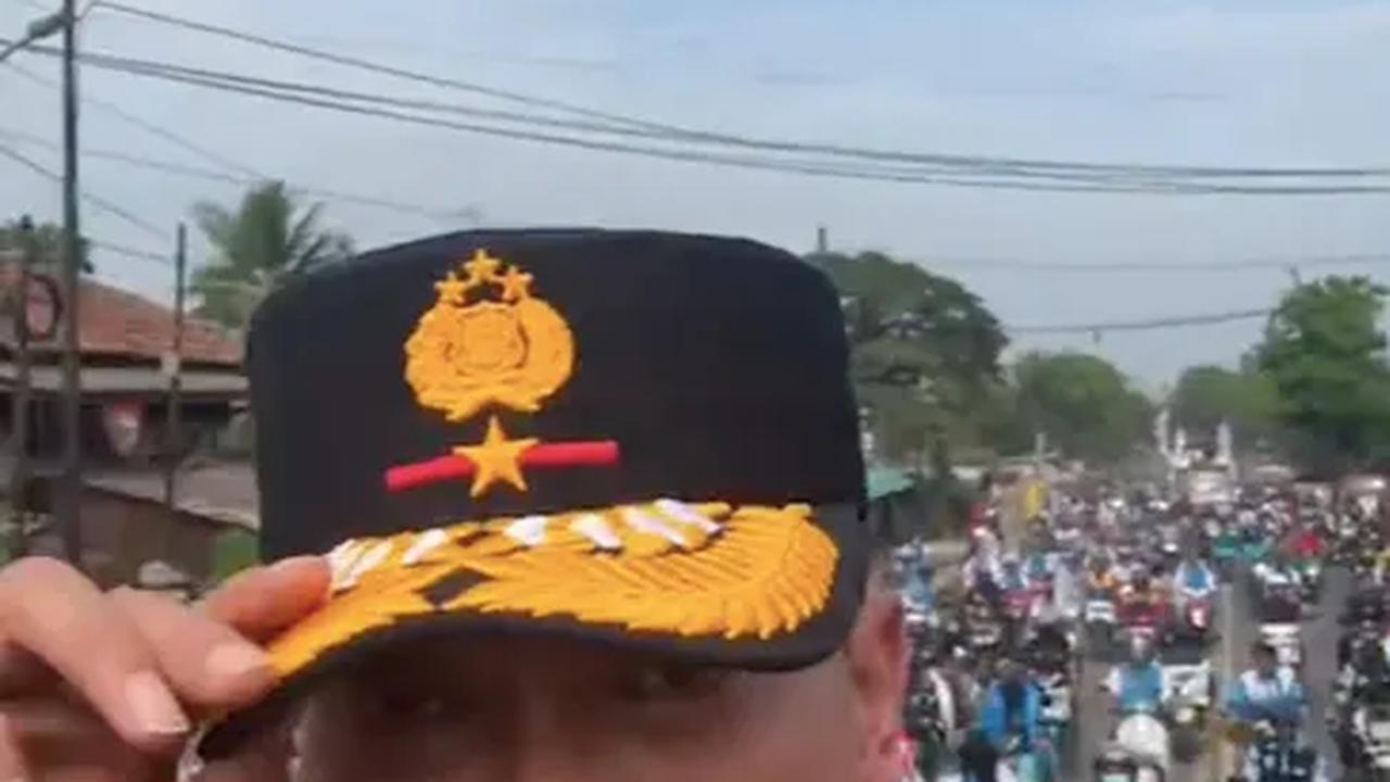 Mengawal Pengunjuk Rasa sampai ke Kantor Gubernur