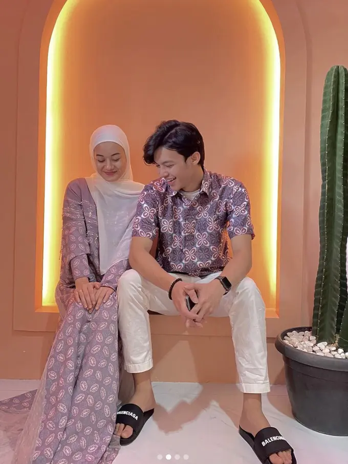 Dinda Hauw dan Rey Mbayang