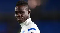 Penyerang asal Italia, Maio Balotelli, berpeluang angkat kaki dari Brescia karena klubnya itu terdegradasi ke Serie B musim depan. (AFP/Miguel Medina)