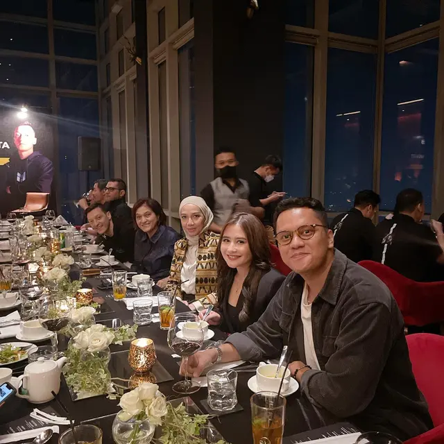 Makan Malam Bareng, Ini 5 Potret Prilly Latuconsina Bareng Mesut Ozil