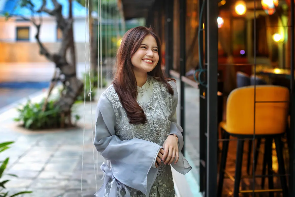 wanita februari bahagia ramadan