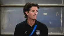 Pelatih kepala Borneo FC, Pieter Huistra saat menghadapi Persija Jakarta pada laga pekan ke-7 BRI Liga 1 2023/2024 di Stadion Patriot Candrabhaga, Bekasi, Rabu (9/8/2023). (Bola.com/Bagaskara Lazuardi)