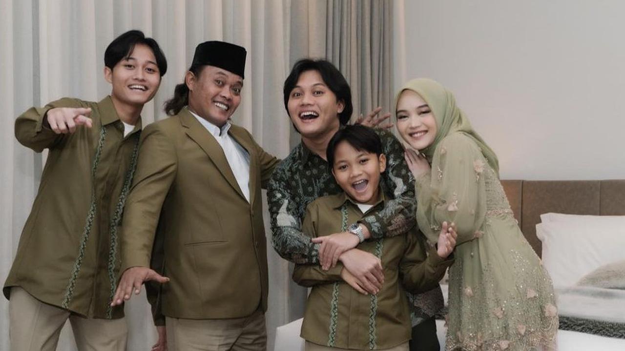 Dikenal Sayang Keluarga, Potret Kebersamaan Rizky Febian dengan Adik-adiknya Termasuk Adzam dan Bintang